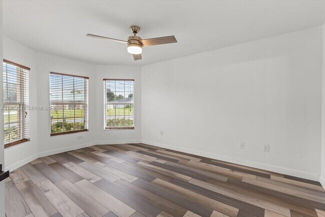 Building Photo - 1392 SW Sudder Ave