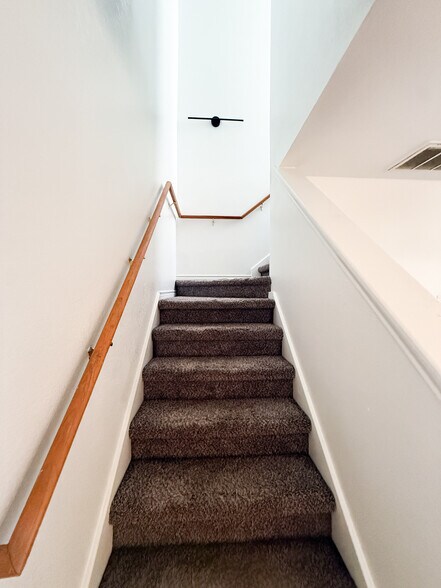 Building Photo - 2902 Kestrel Dr