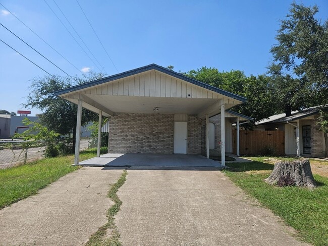 Building Photo - 6823 Grass Valley Dr