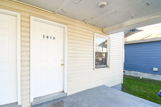 Building Photo - Spacious Duplex!