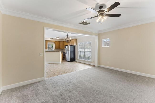 Building Photo - Beautifully maintained 3-bedroom, 2-bath townhome in Nashville’s highly desirable Lennox Village