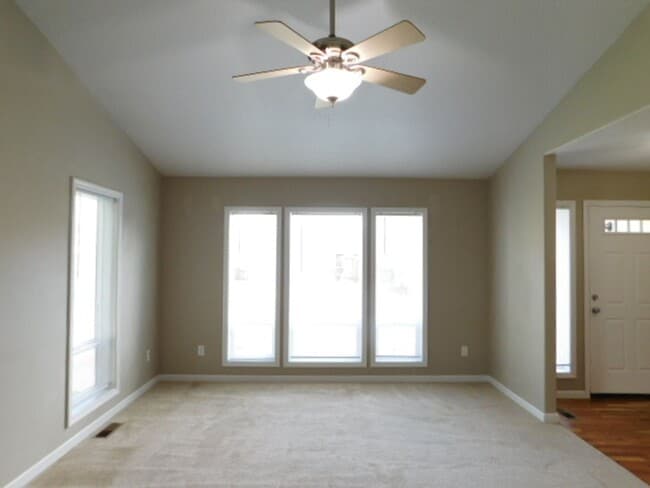 Building Photo - 3Bd/2Ba Single Story House - Available Soon!