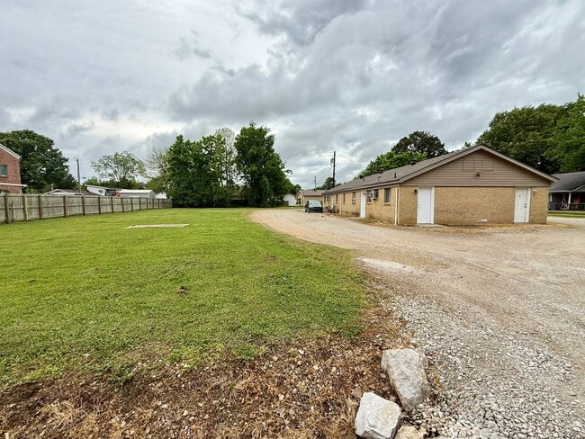 Building Photo - 204 N 16th Ave