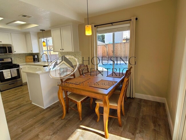 Building Photo - Executive Folsom Rental EXCELLENT Location and a POOL!