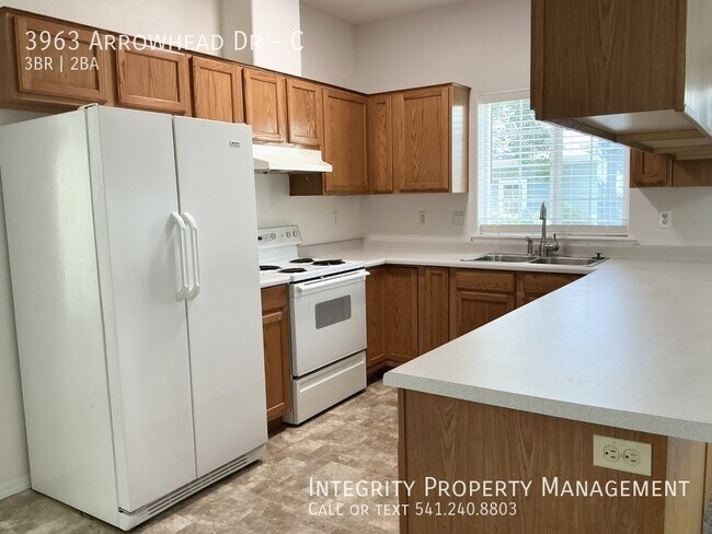 Building Photo - 3963 Arrowhead Dr