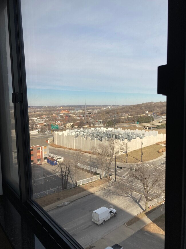 River view - 700 E 8th St