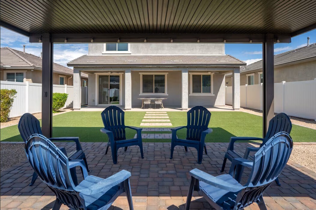 Building Photo - 2437 E Alta Vista Rd