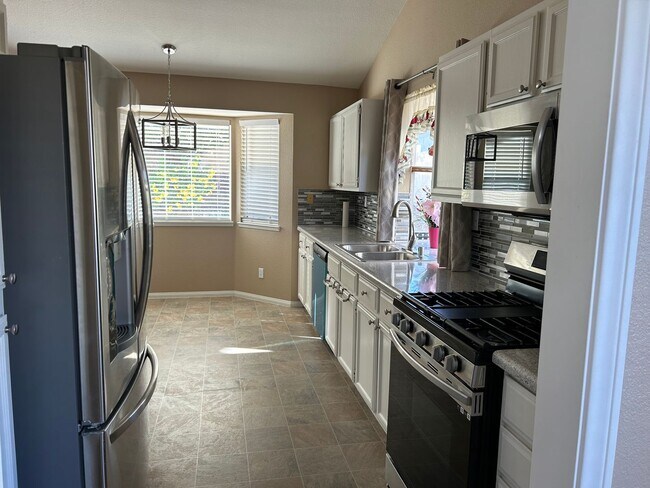 Building Photo - Single story home at Desert Shores
