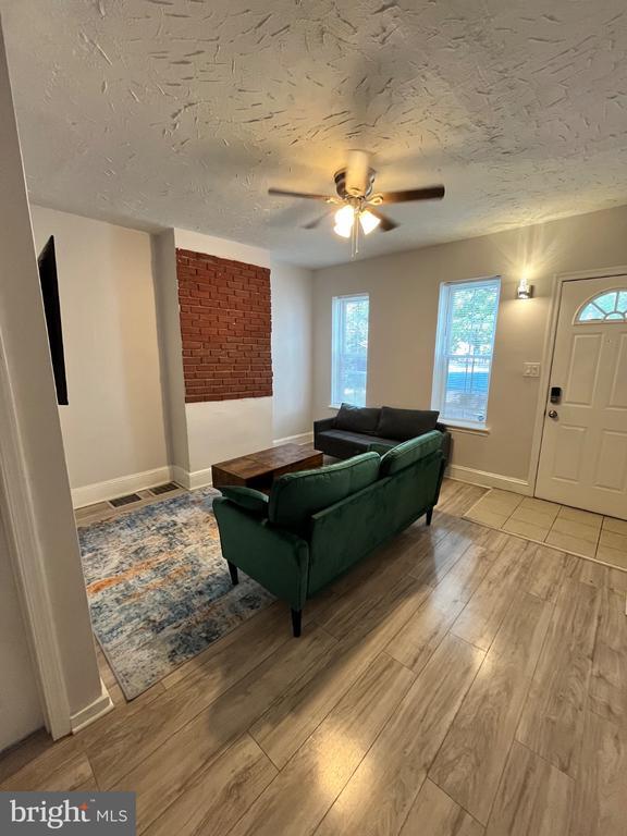 Building Photo - 2048 N Darien St