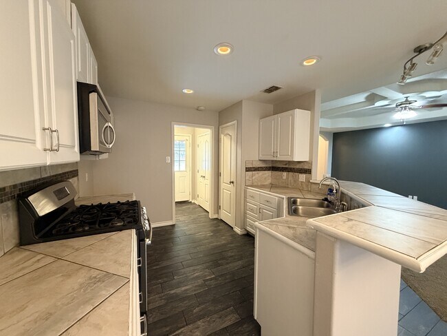 Building Photo - 103 S 4th St