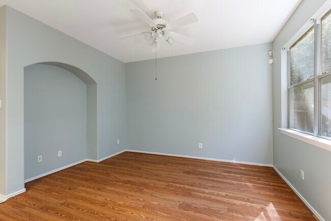 Building Photo - 229 Summerhaze Cir