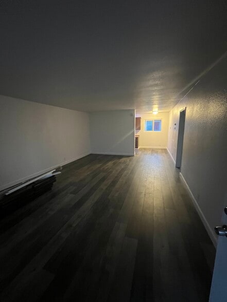 Building Photo - 420 E Pleasant Valley Rd