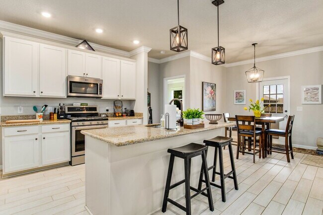 Building Photo - Bright, Beautiful Home in the Highly Desirable Sunrise Gated Community!