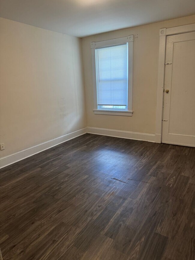 Building Photo - 2420 Barton Ave