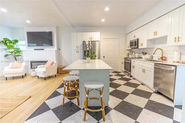 Building Photo - 745 NW 47th Terrace