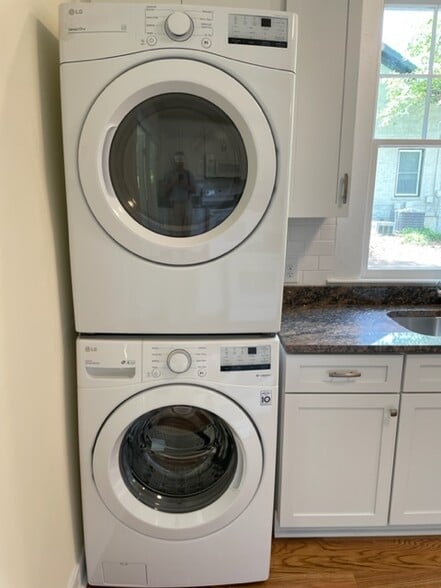 Building Photo - 456 Morton Ave