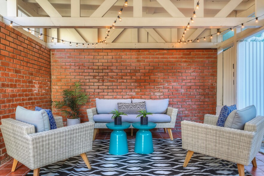 Building Photo - 1811 W Silver Lake Dr