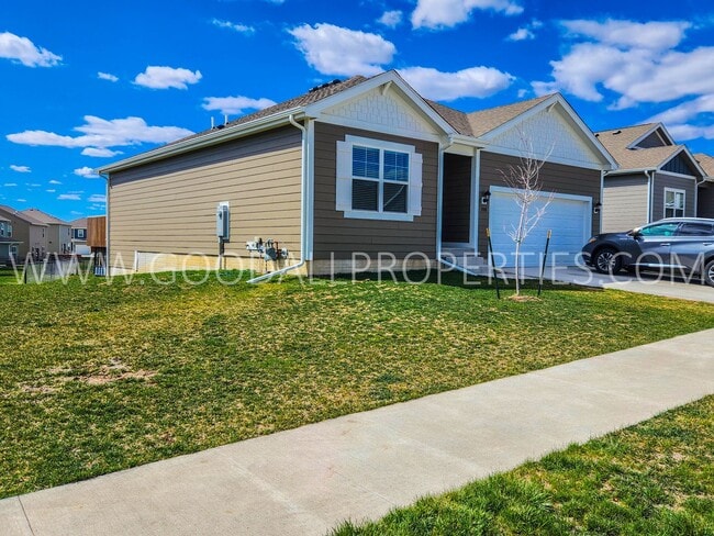 Building Photo - 4 Bedroom 3 Bath Ranch Finished Basement i...
