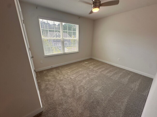 Building Photo - 1668 Burtonwood Dr