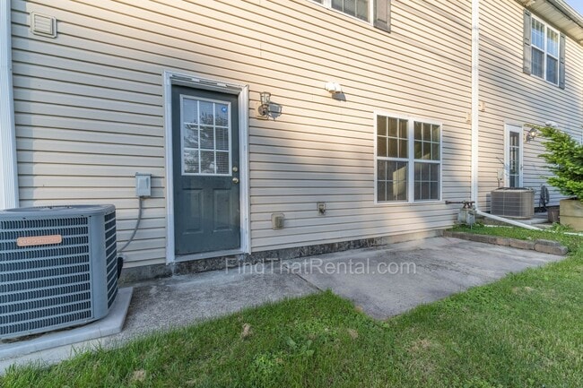 Building Photo - Modern Home with 1st Floor Master, Garage, Walk-in Closets, and 2nd floor laundry AVAILABLE NOW!