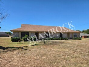 Building Photo - 228 Kettler Dr