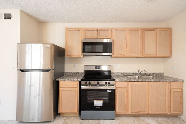 Building Photo - Attached 3-Bedroom ADU with Spacious Yard ...