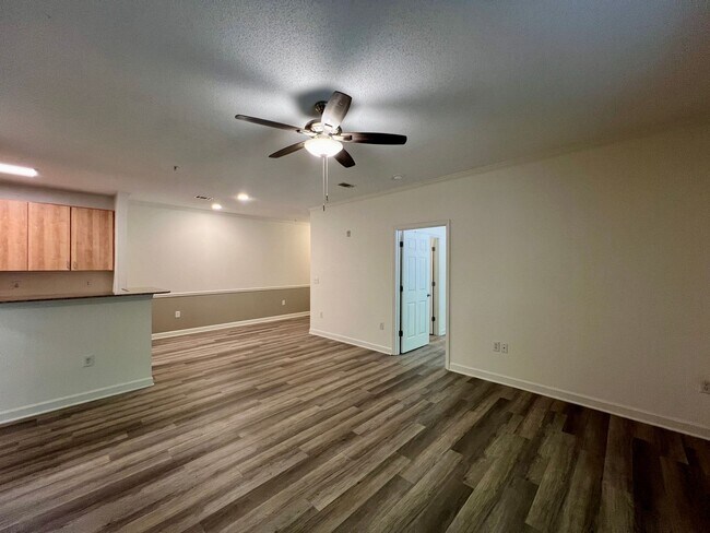 Building Photo - 3-Bed, 2-Bath Condo with Garage! One month...
