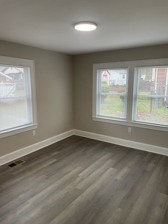 Building Photo - 207 Clayton St