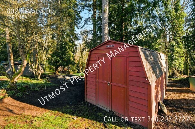 Building Photo - 802 N Nevada Dr