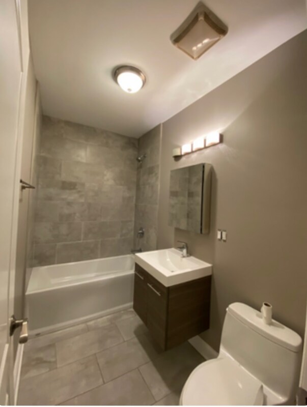 Building Photo - 6236 S King Dr