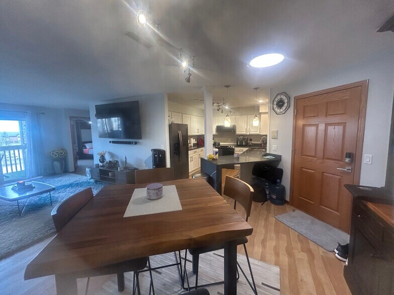 Building Photo - 530 Windstone Dr