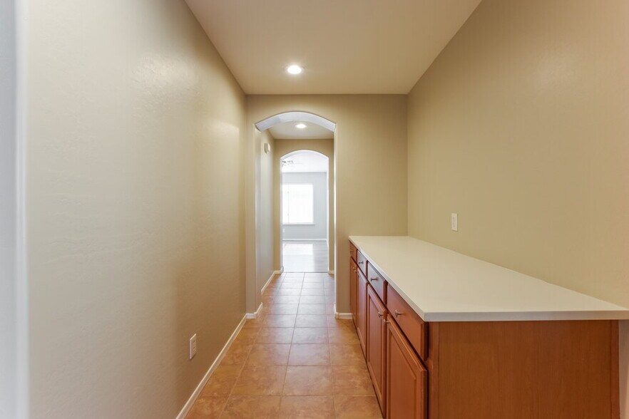 Building Photo - 3026 W Rapalo Rd