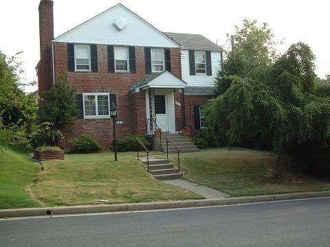 Building Photo - 4011 Veazey St NW