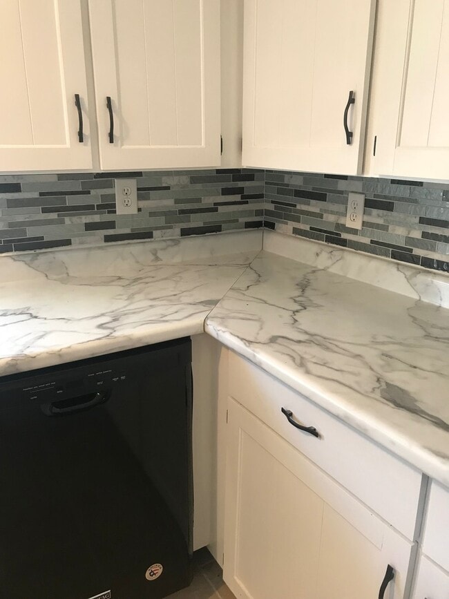 Building Photo - 2 Bedroom,  Renovated, Energy Effecient, Home for Rent