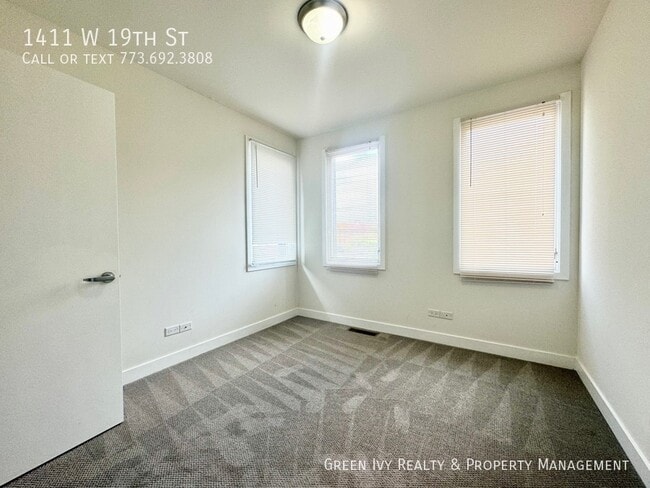 Building Photo - 1411 W 19th St