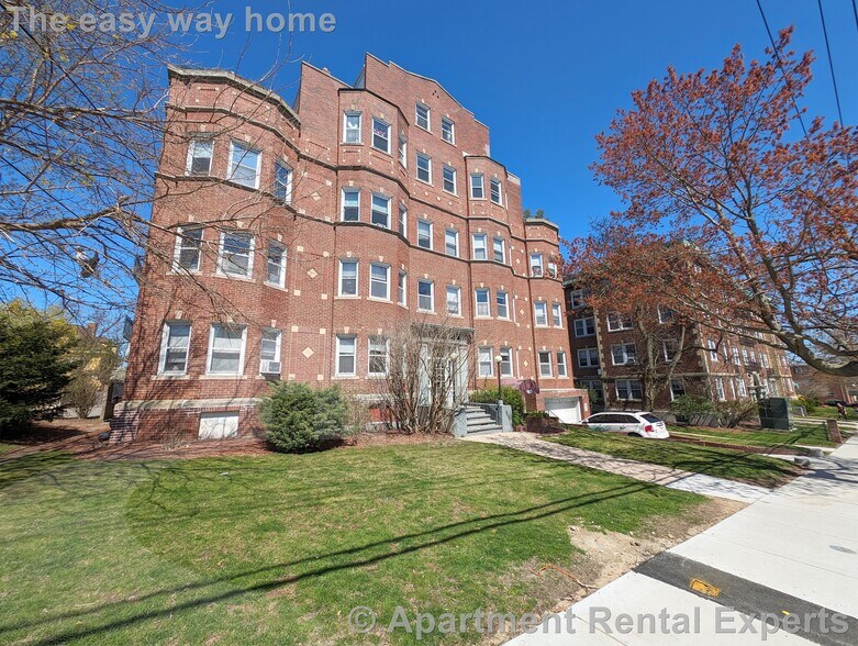 Building Photo - 154 Summer St