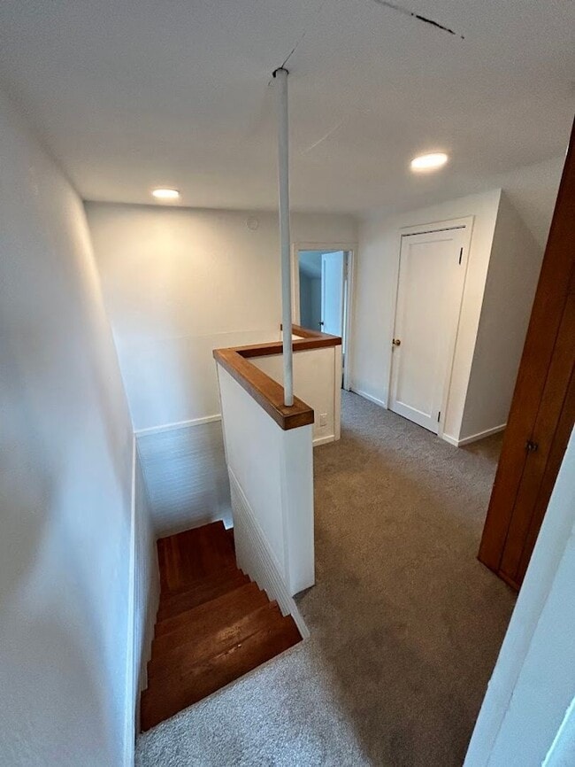 Building Photo - Three Bedroom House for Rent With a Garage...