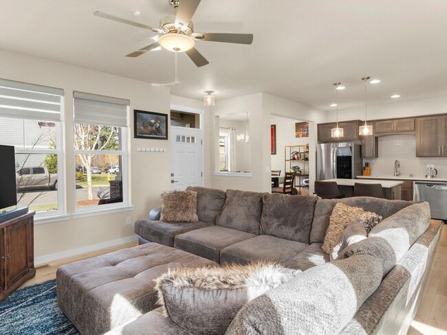 Building Photo - Modern Comfort & Style with A/C in Tumwate...