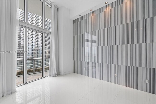 Building Photo - 475 Brickell Ave