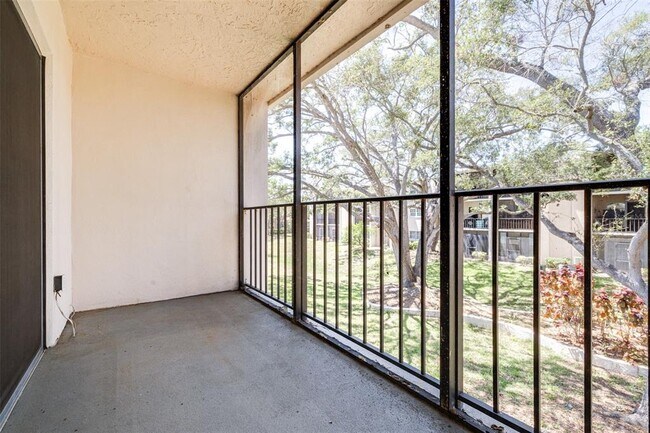 Building Photo - 820 Patricia Ave