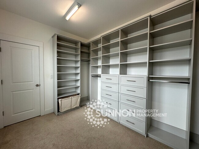 Building Photo - Beautiful 3-Story Townhome in the Heart of the Arts District