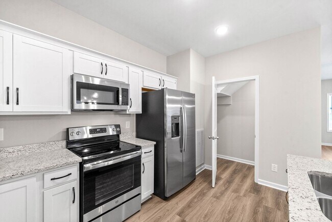 Building Photo - Beautiful 3 Bedroom Home For Rent Near Downtown Clarksville!