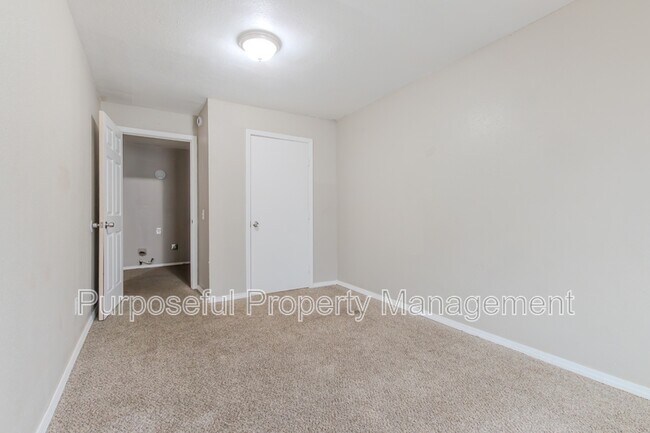 Building Photo - 6814 Lancer Ln