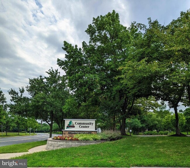 Building Photo - 2701 Summers Ridge Dr