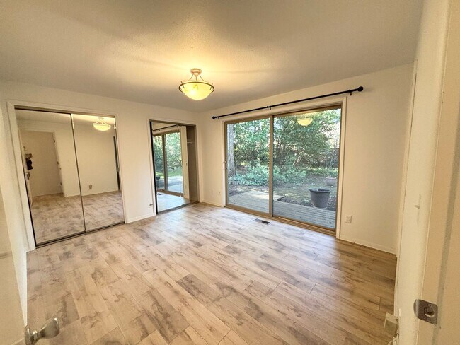 Building Photo - Lovely 2BD, 2BA Home In Lake Oswego with Lake Access!!