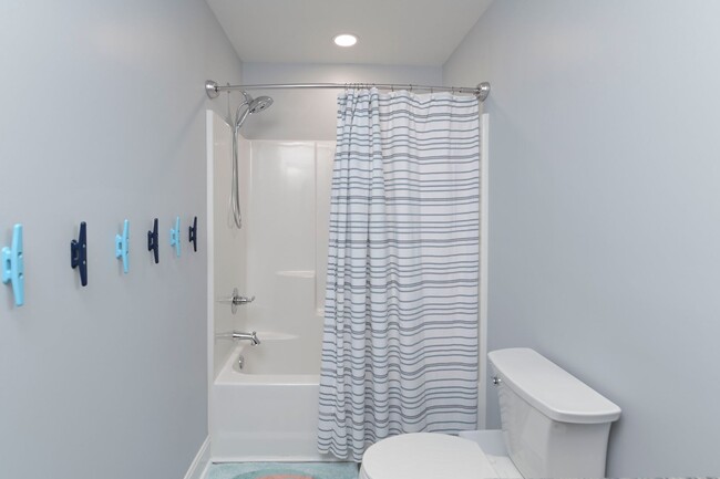 Building Photo - Fully Furnished Mid Term Lease