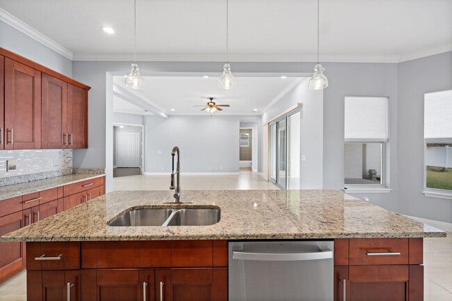 Building Photo - 1411 SW Hackensack Ave