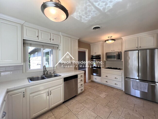 Building Photo - Spacious 2bd/2ba Arden Area Home-Must See!
