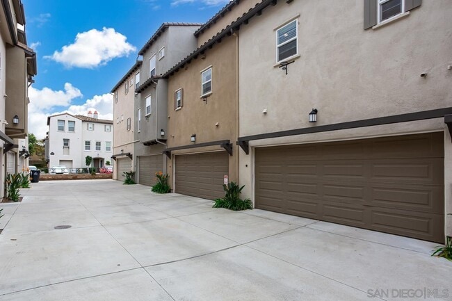 Building Photo - 16925 Vasquez Way