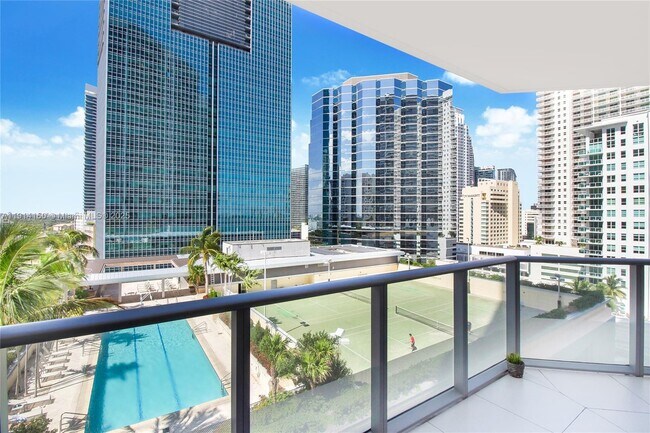 Building Photo - 1300 Brickell Bay Dr